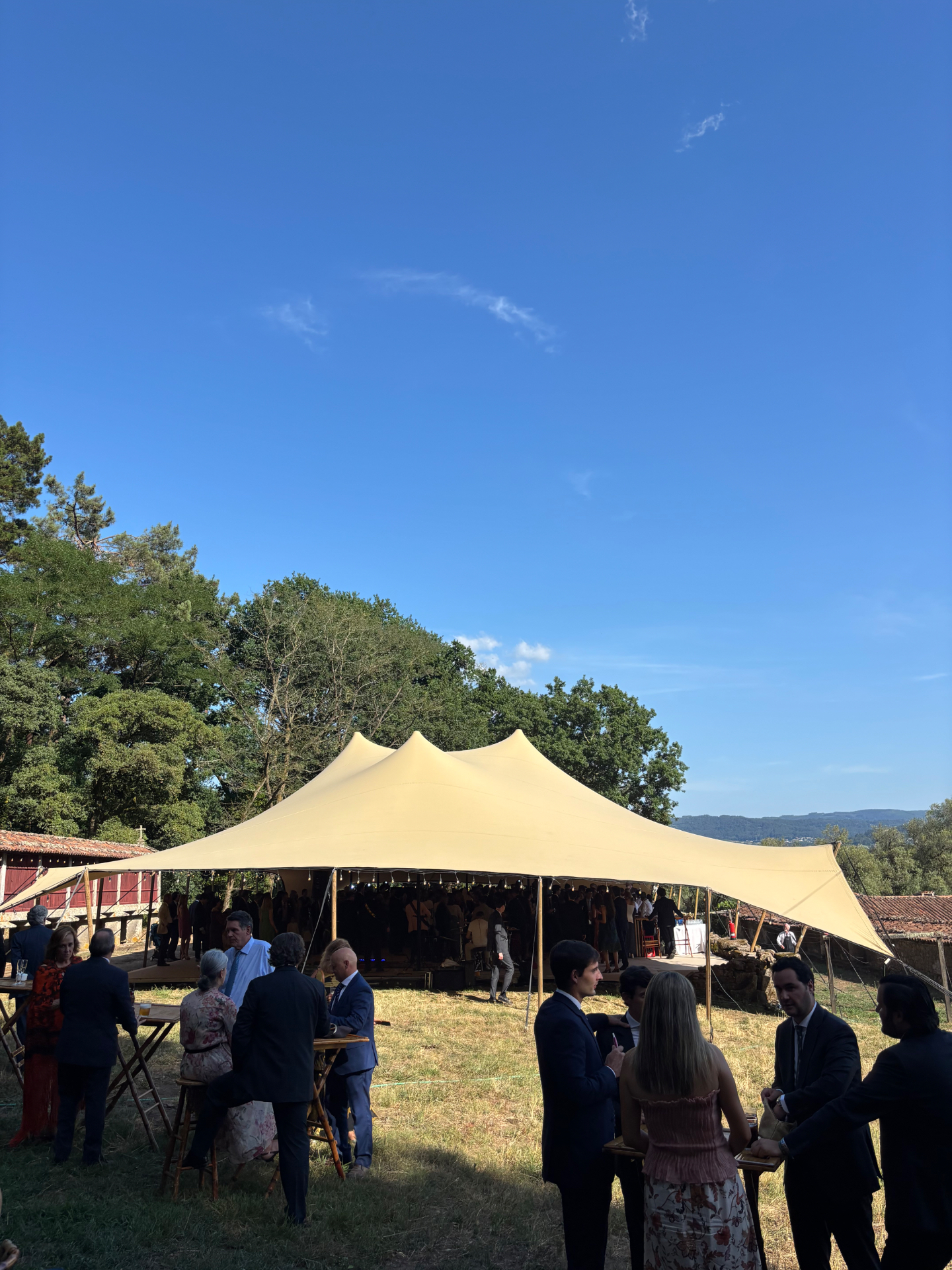 Cóctel bajo carpa beduina en finca